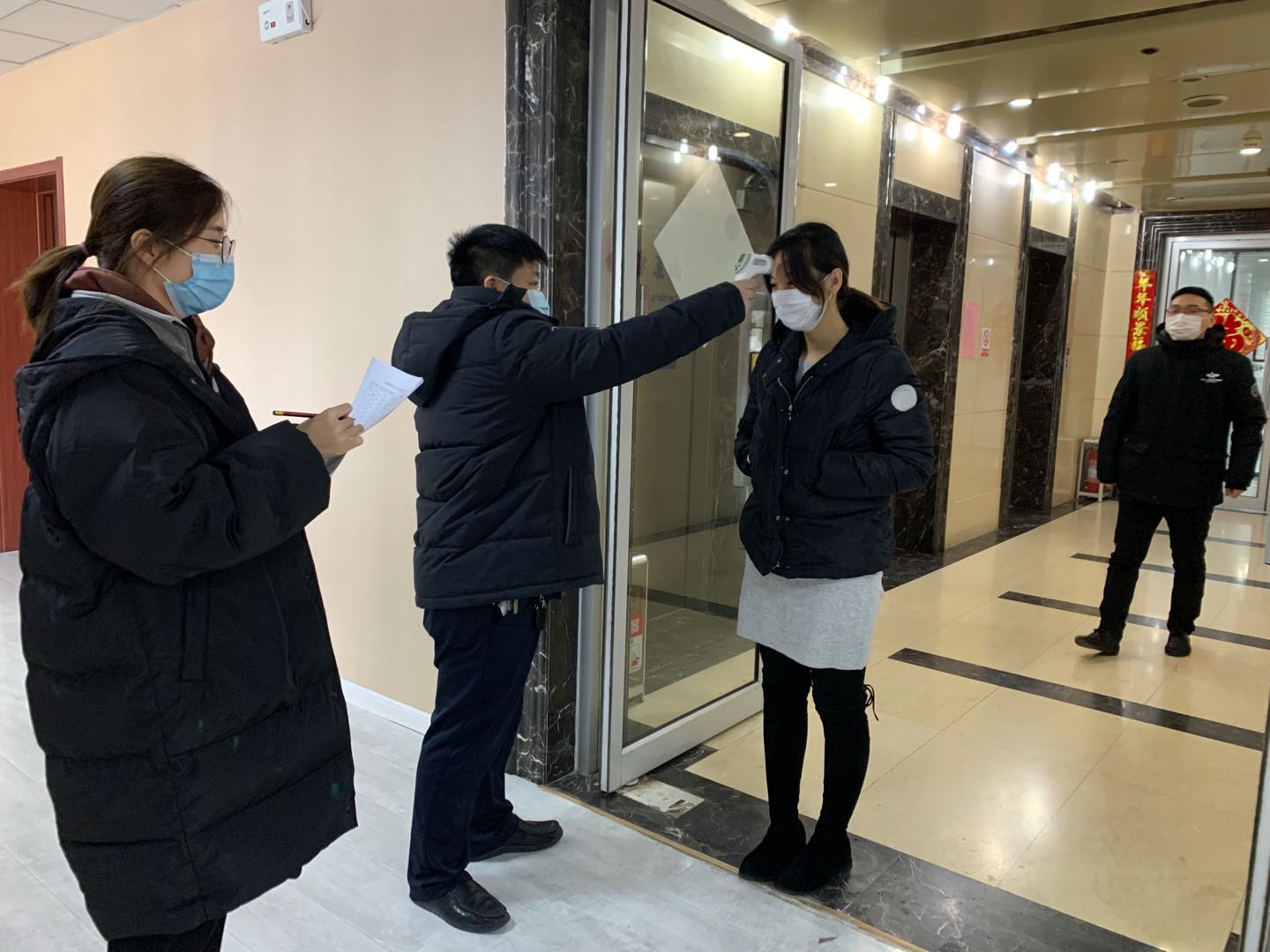 公司筑牢防控屏障，防疫復(fù)工兩不誤